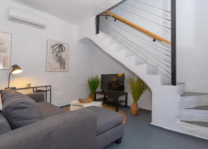 Enjoy Estepona At Our Fully Equipped 2Br Town House, Beach- 1Min