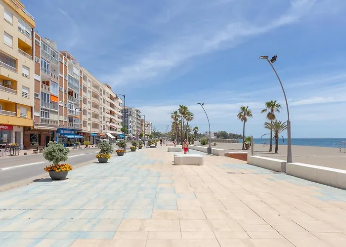 Enjoy Estepona At Our Fully Equipped 2Br Town House, Beach- 1Min